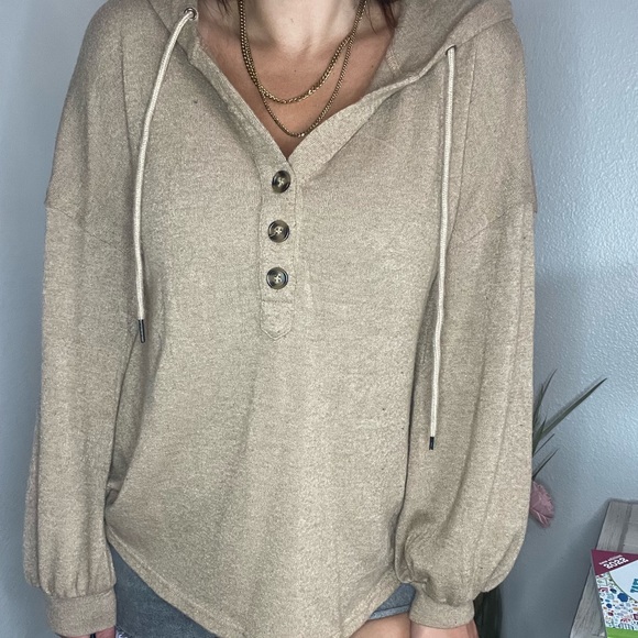 VICI HOODED TOP - Picture 5 of 11